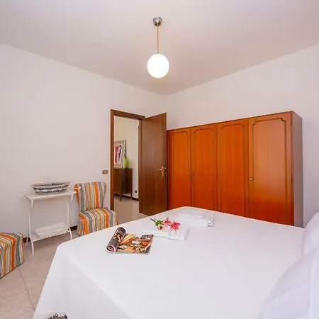 Sleeps 4 Wifi Apartment Stresa