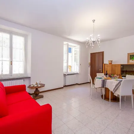 Sleeps 4 Wifi Apartment Stresa