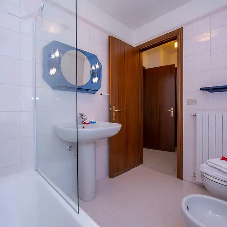 Apartment Sleeps 4 Wifi